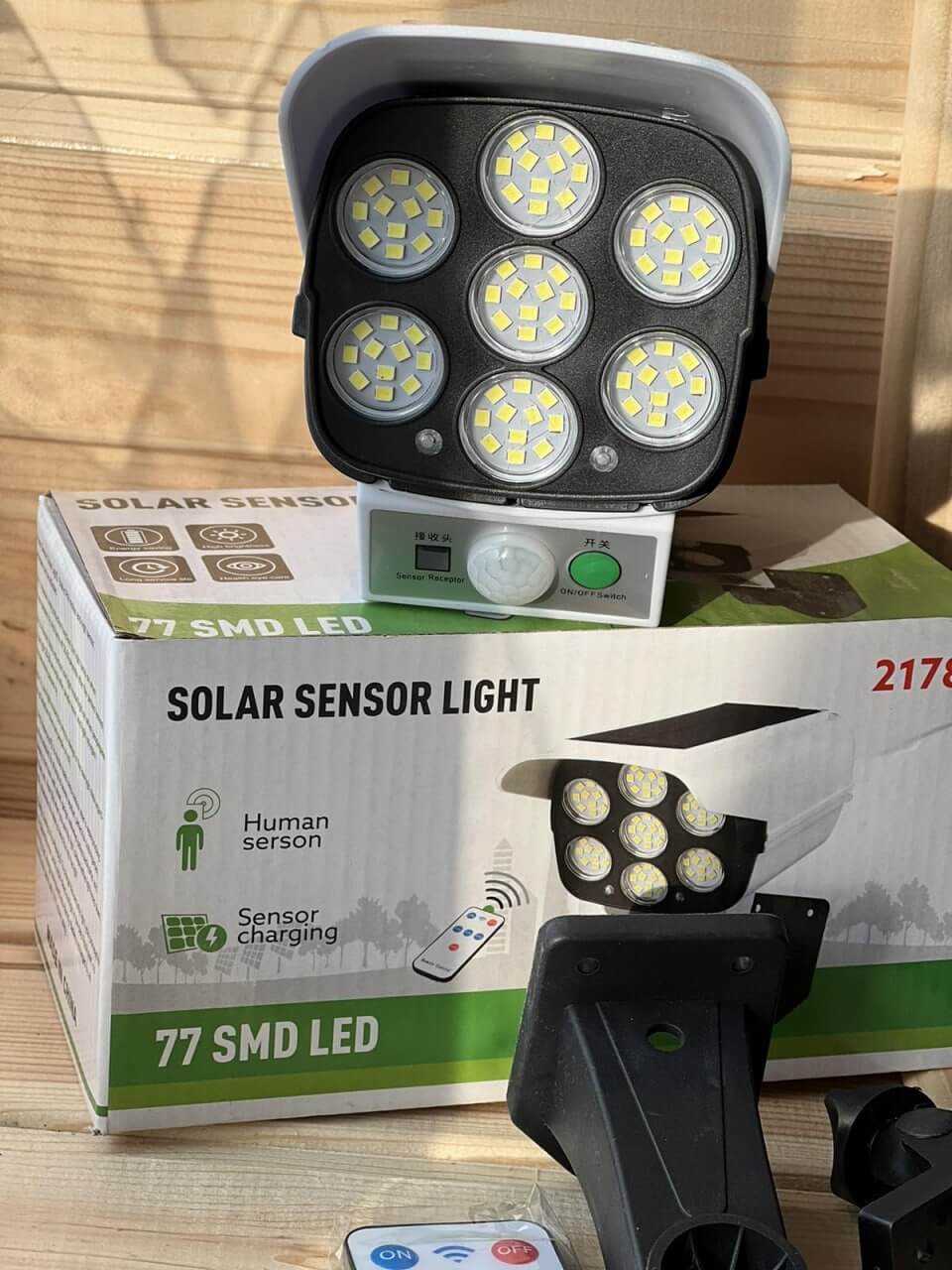 Ліхтар на сонячній батареї LED